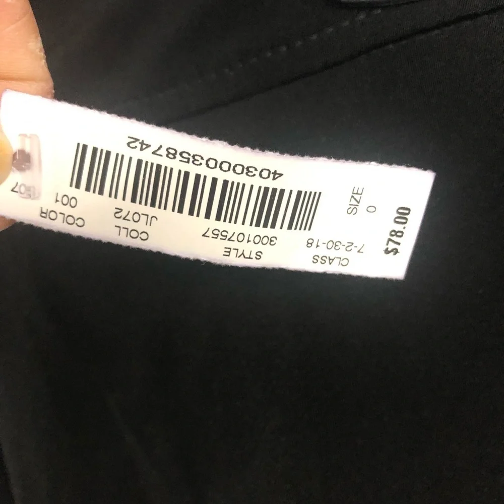 WHBM DRESSY BLACK SHORTS‎ KNEE LENGTH 0